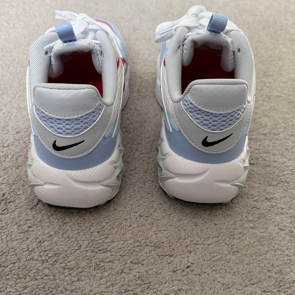 Brand New Nike Zoom Air Sneakers - White, Blue, and Red size 8.5 - Picture 3 of 4